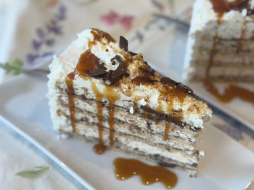 Schichttorte mit Karamell und Schokolade – verführerisches Dessert