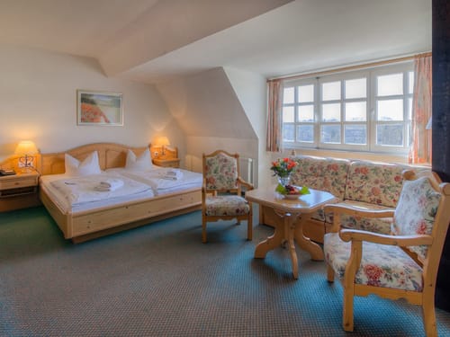 Großes Doppelzimmer, rustikal, mit einer Sitzecke