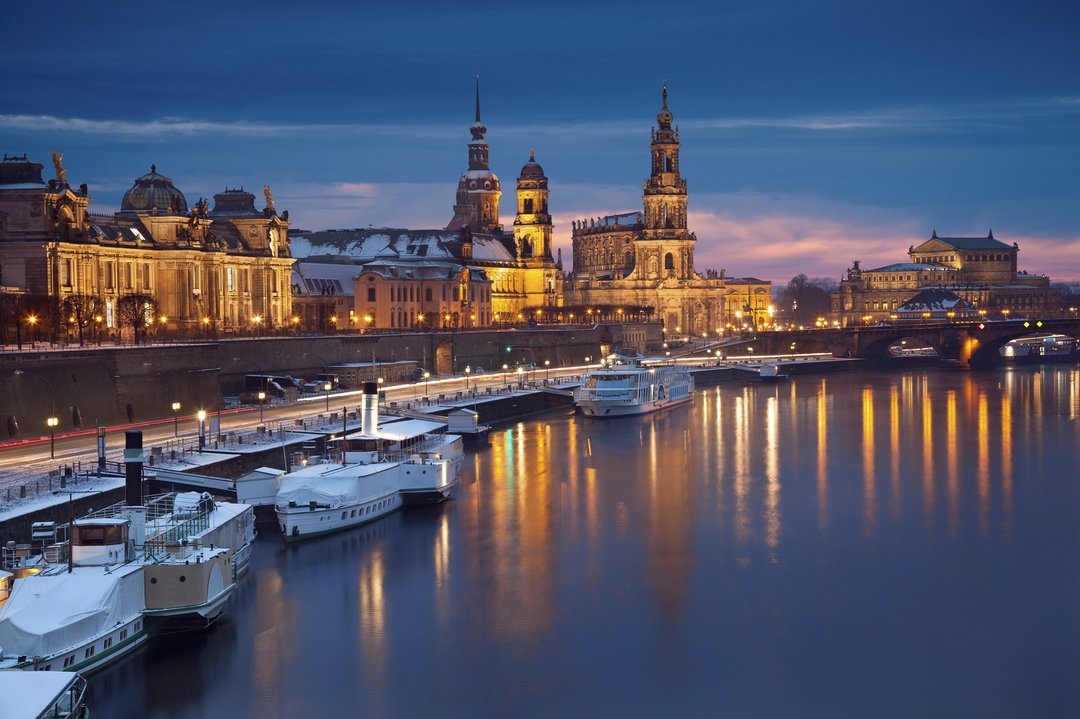 Dresden Elbufer bei Winterabend