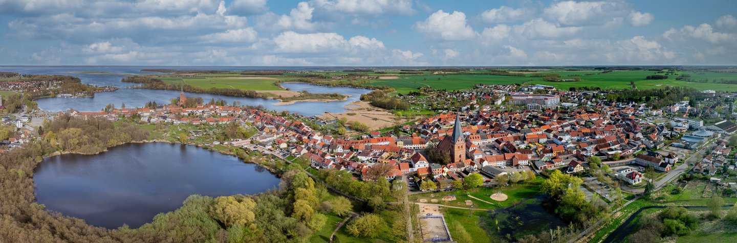 Röbel an der Müritz – malerischer Hafen mit Fachwerkhäusern