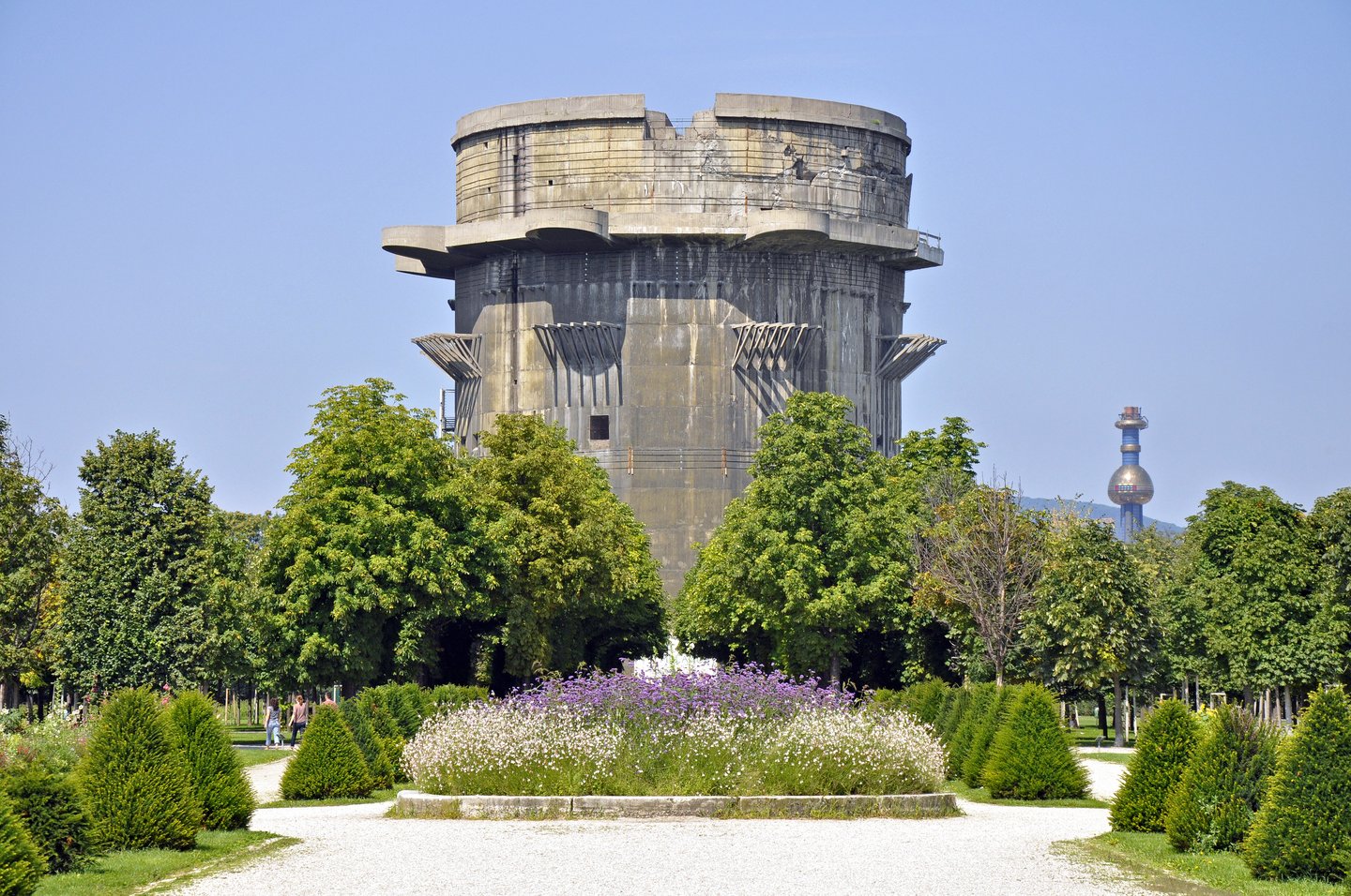 Flakturm im Augarten Wien – Relikt des Zweiten Weltkriegs