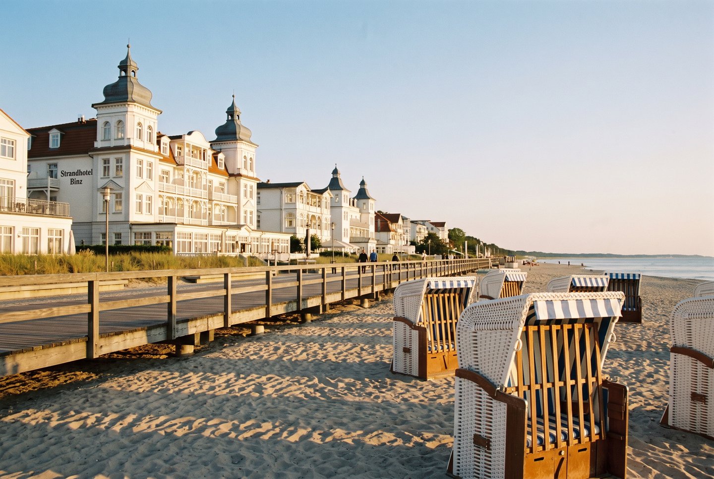Binz – Bäderarchitektur und Strandpromenade Historische Bäderarchitektur und Strandpromenade im Ostseebad Binz auf Rügen